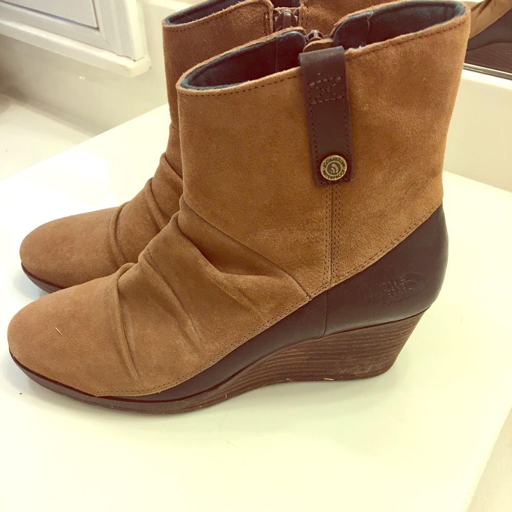 Northface waterproof boots size 8.5